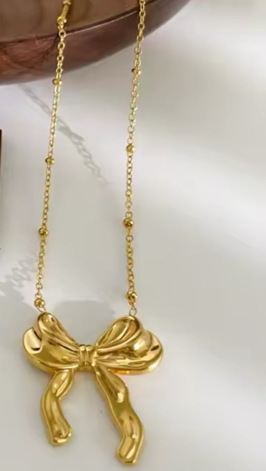 Carrie Bow Necklace – jewelsbyliv